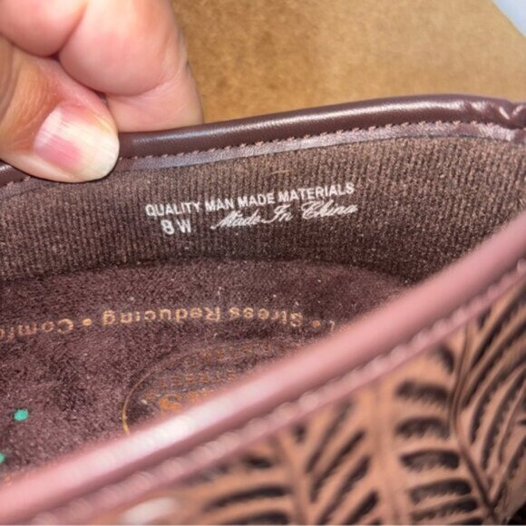 Easy Street Women’s 8W Brown Embossed Cushioned Sole 2” Heel Slip Resistant - Picture 6 of 8